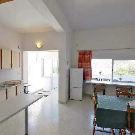 Zdenko 1 By Interhome * カリ