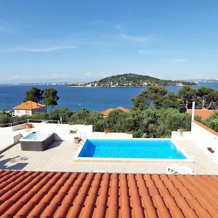 Zdenko 1 By Interhome * Kali